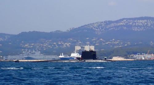 et oui un sous marin..plus difficile à stationner certes, mais en cas de chute, il glisse naturellement et là "même pas mal" allez, bon rétablissement.