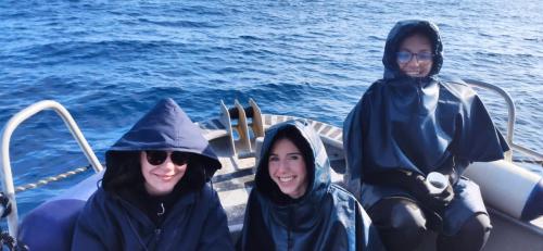 Jean-Luc, aujourd'hui, c'était une plongée avec filles. Bien emmitouflé dans les ponchos, elles ont le sourire