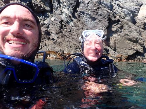 Loïc et  Jean-François m'ont accompagnés sur cette plongée sur l'arroyo. Les voilà de retour au bateau. ils ont l'air content les bougres